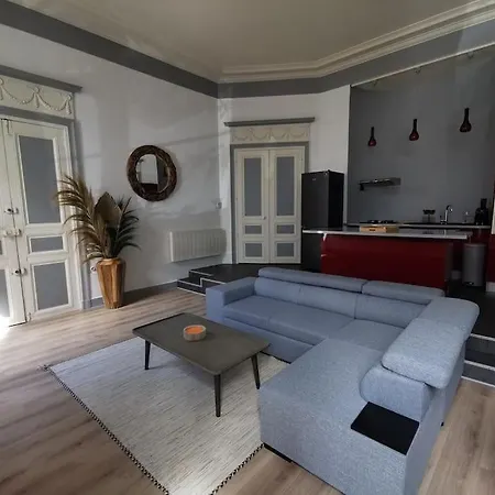Au Palais, Dort Apartment