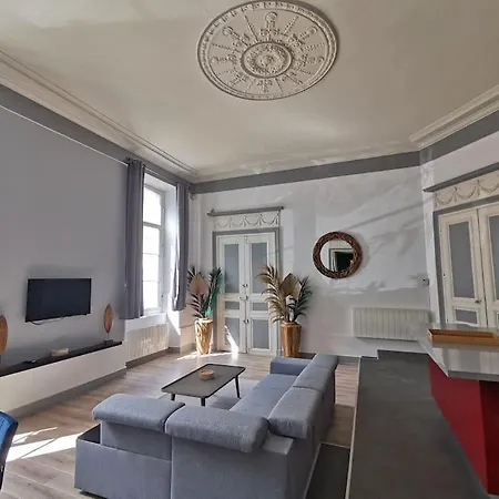 Au Palais, Dort Apartment